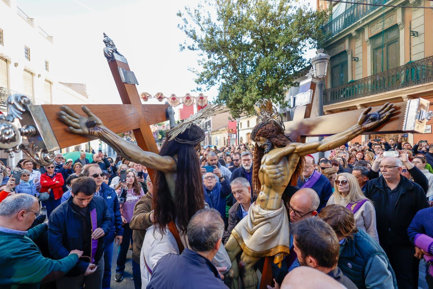 Los Cristos del Cabanyal se encuentran en uno de los actos más tradicionales de la Semana Santa Marinera de València