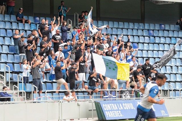 Entrenamiento del CD Tenerife a puerta abierta en el Heliodoro Rodríguez López