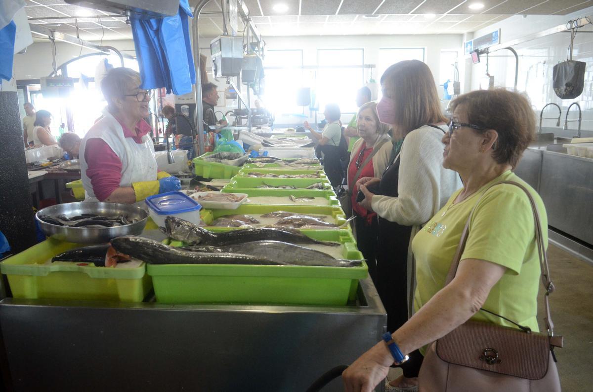 Clientas en el mercado de Vilagarcía.