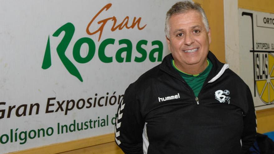 El técnico Paco Santana.