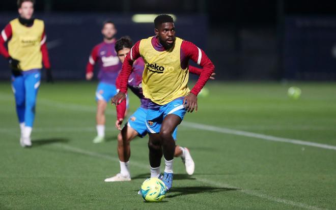 ¡Alegría y buen rollo en el primer entrenamiento al completo con Xavi!