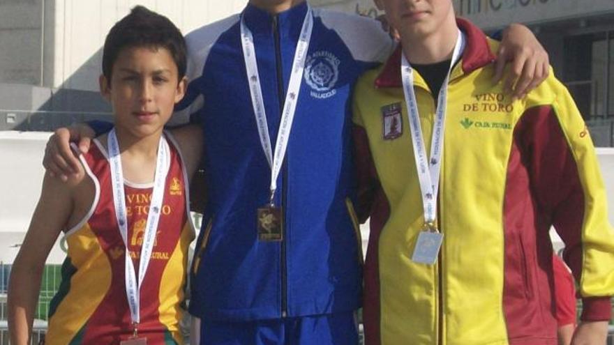 Júnior Mendo y Álvaro Tejeda, en el podio infantil masculino.