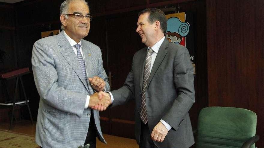 José García Costas y Abel Caballero acuerdan defender el partido judicial de Vigo. // Jorge Santomé