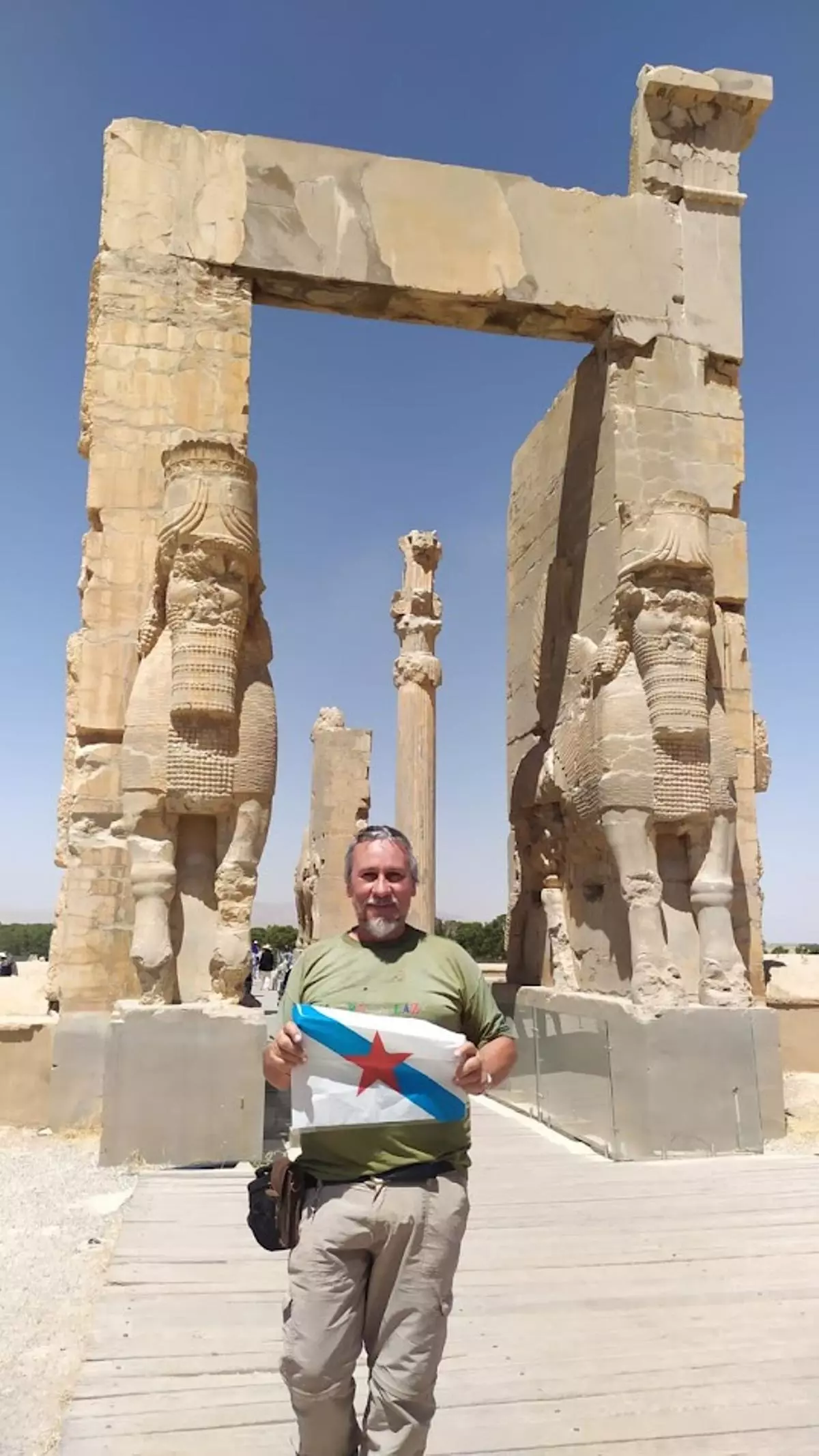 El pontevedrés que quedó atrapado en Irán ya pudo salir del país: «Estamos en Armenia»