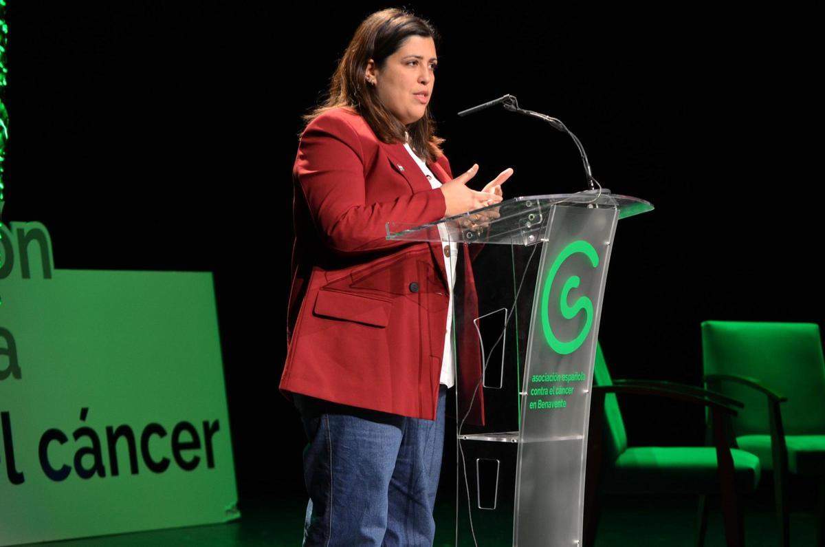 La alcaldesa de Benavente, Beatriz Asensio, agradeció la labor social de la AECC en Benavente.