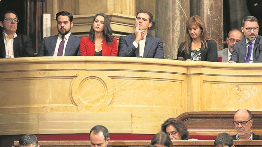 El ‘Parlament’ rechaza la moción de censura a Torra, apoyada por Cs y PP