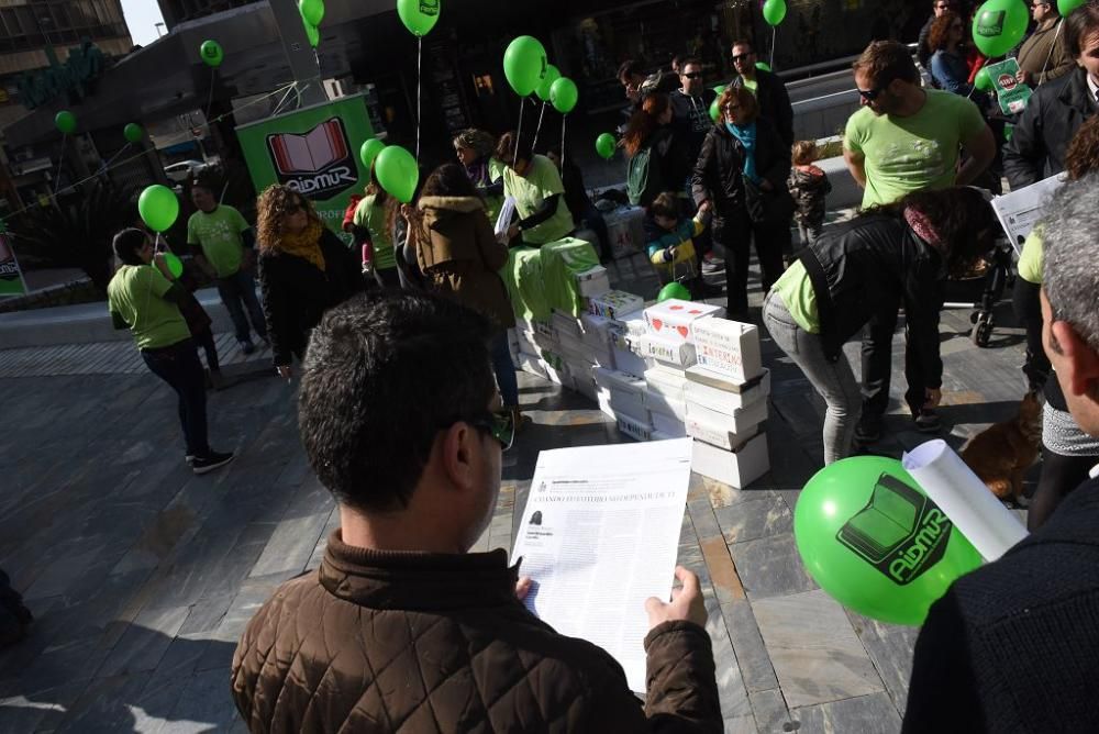 Los interinos de Educación protestan por las oposi