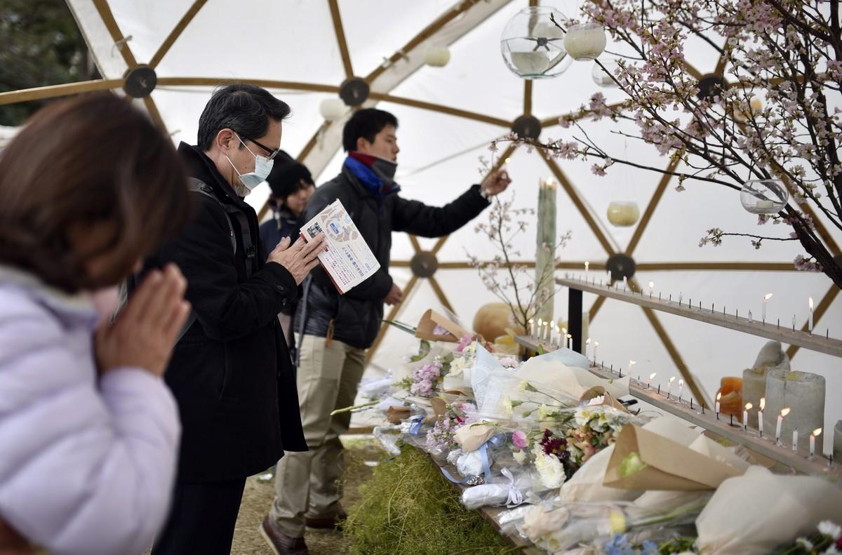 Homenatge silenciós al Japó a les víctimes del tsunami