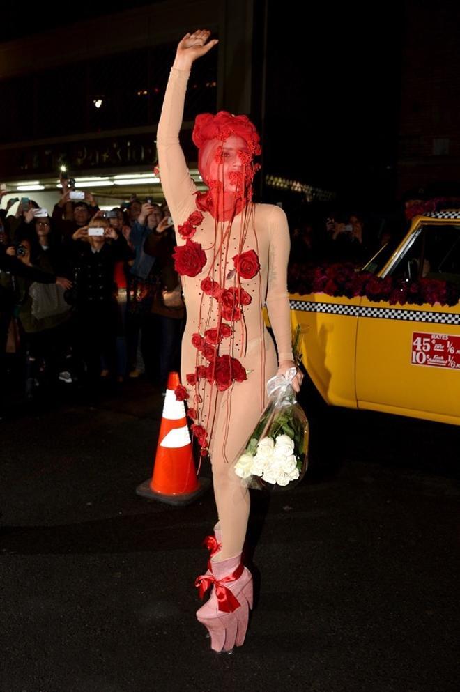 La vez que Lady Gaga fue una docena de rosas