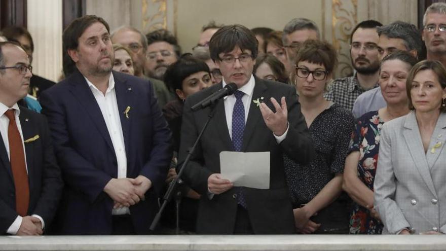 Puigdemont, divendres, en el moment de fer la declaració posterior a la votació d&#039;independència.