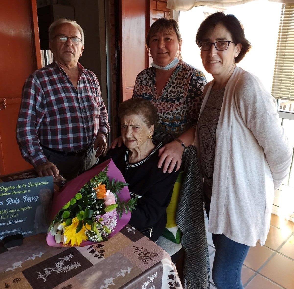 Homenaje a Mercedes Ruiz López por su cien cumpleaños en Pajares de la Lampreana.