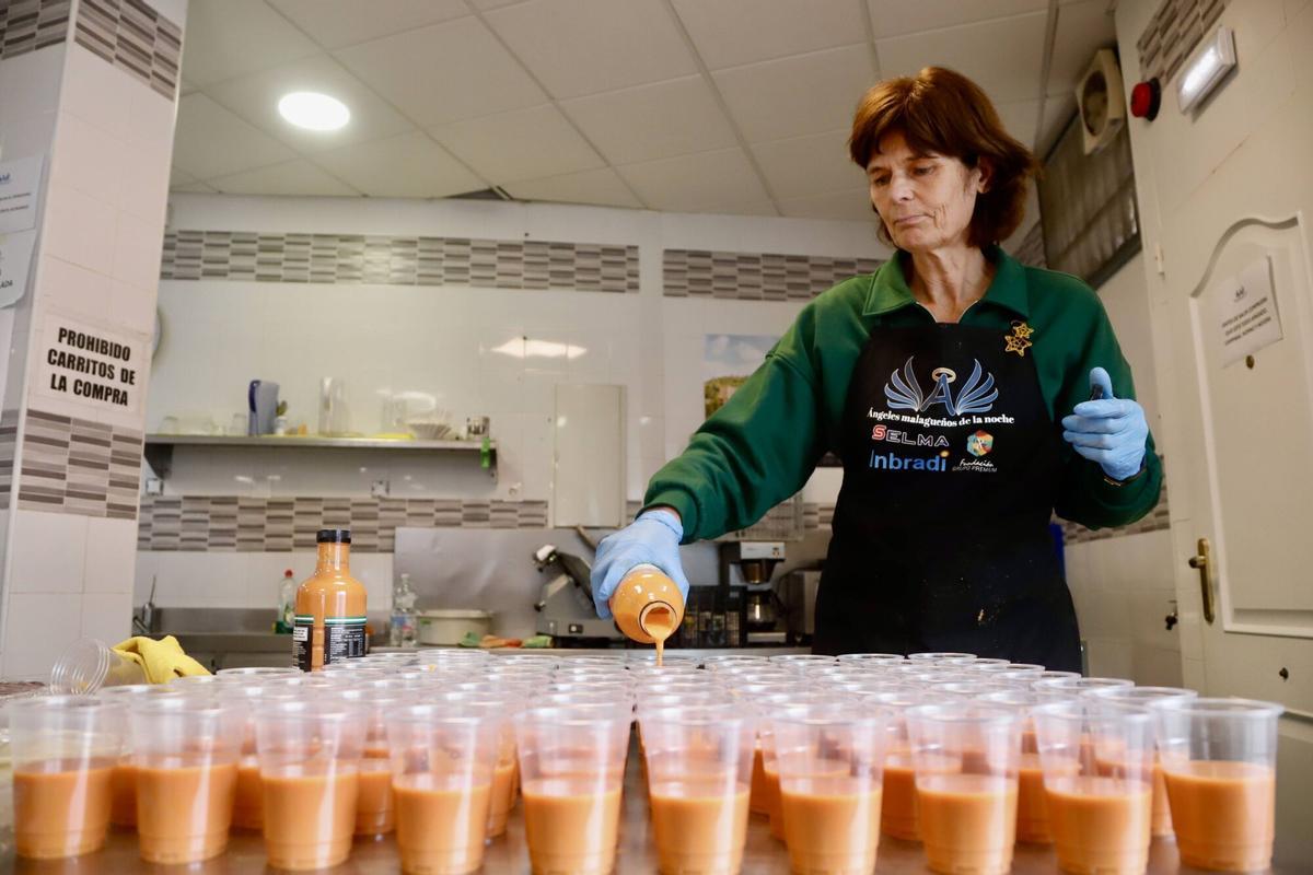 Los Ángeles de la Noche reparten 400 menús esta Navidad en Málaga Los Ángeles de la Noche reparten 400 menús esta Navidad en Málaga