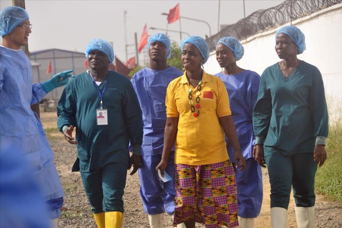 Beatrice Yardolo, l’última pacient ingressada per Ebola a Libèria, abandona l’hospital.