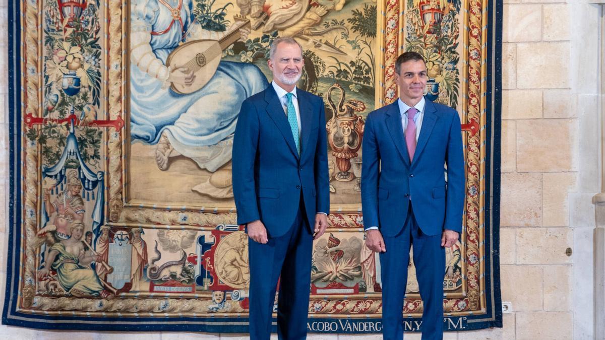 El rey Felipe VI y el presidente del gobierno en la Almudaina