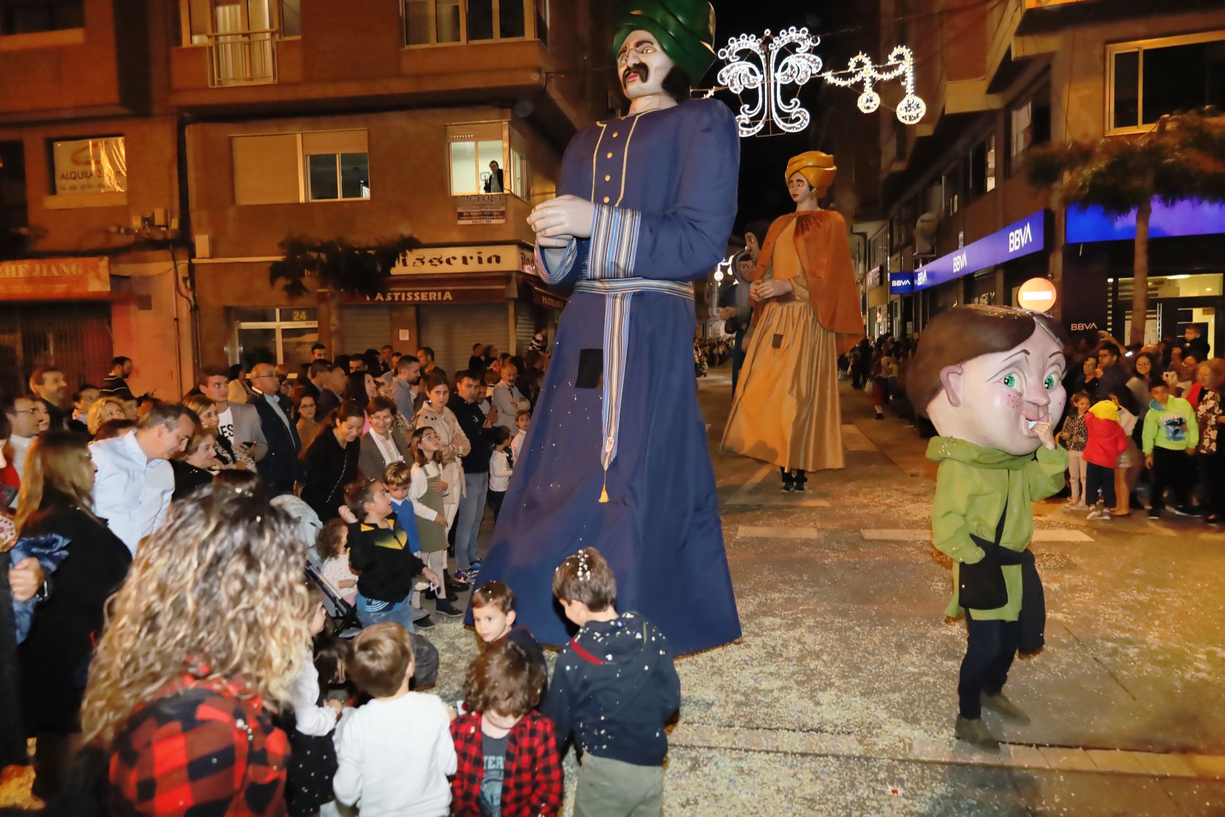 Todas las fotos del colorido desfile de carrozas de la Fira d'Onda