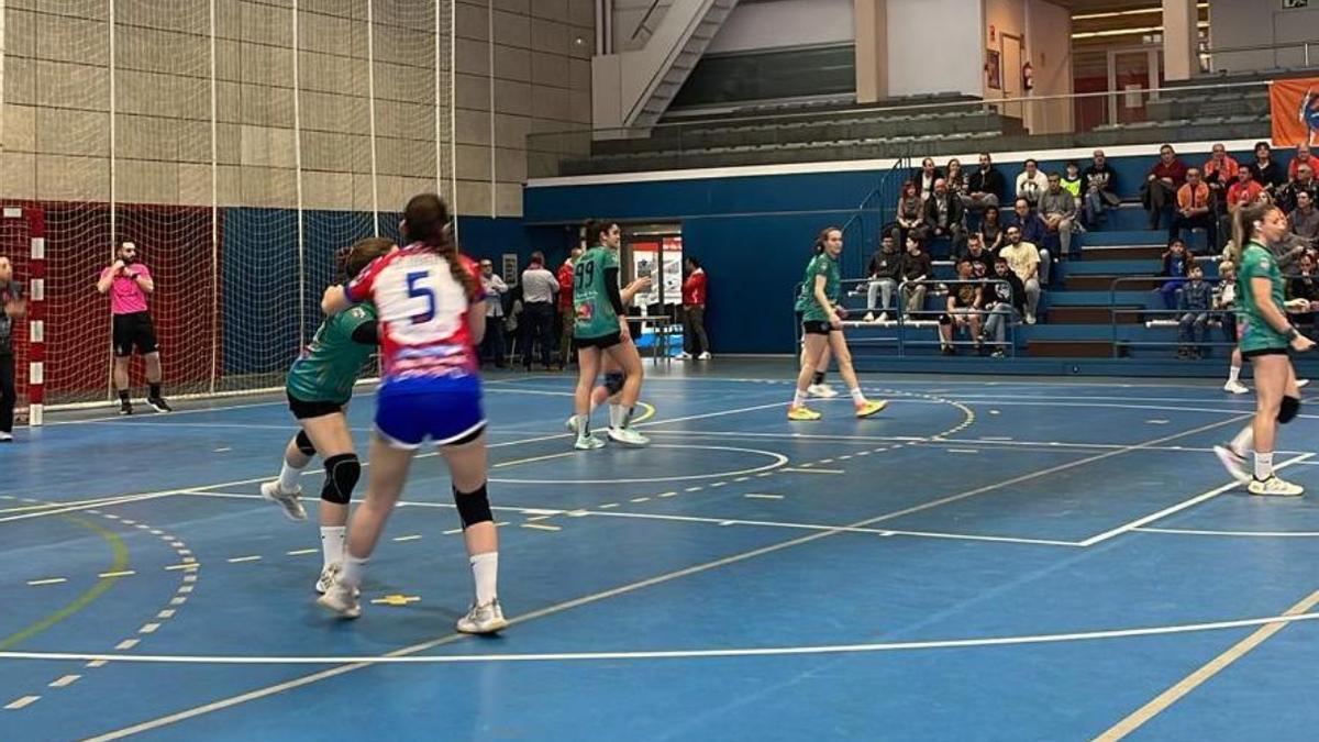 El Grupo USA Handbol Mislata UPV suma una nueva victoria en una cancha complicada y ante un rival que se jugaba mucho.