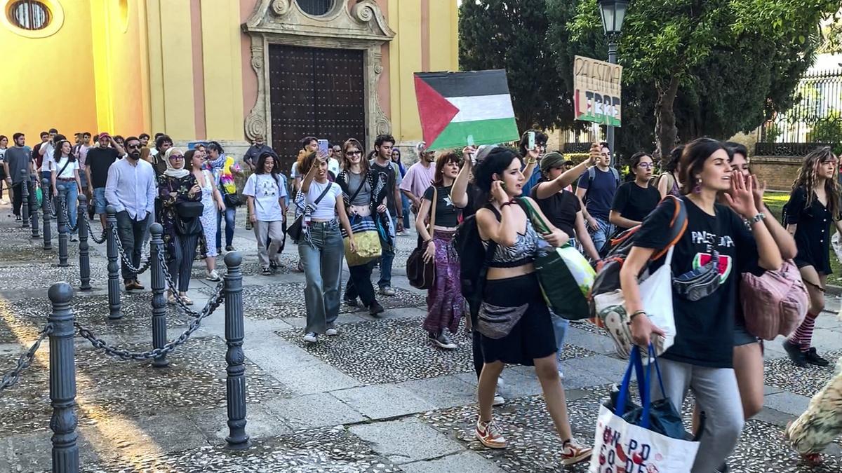 Un grupo de estudiantes de la Universidad de Sevilla durante las protestas contra Israel