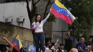 Venezuela vuelve a dividirse en las calles y la oposición denuncia un ataque contra María Corina Machado