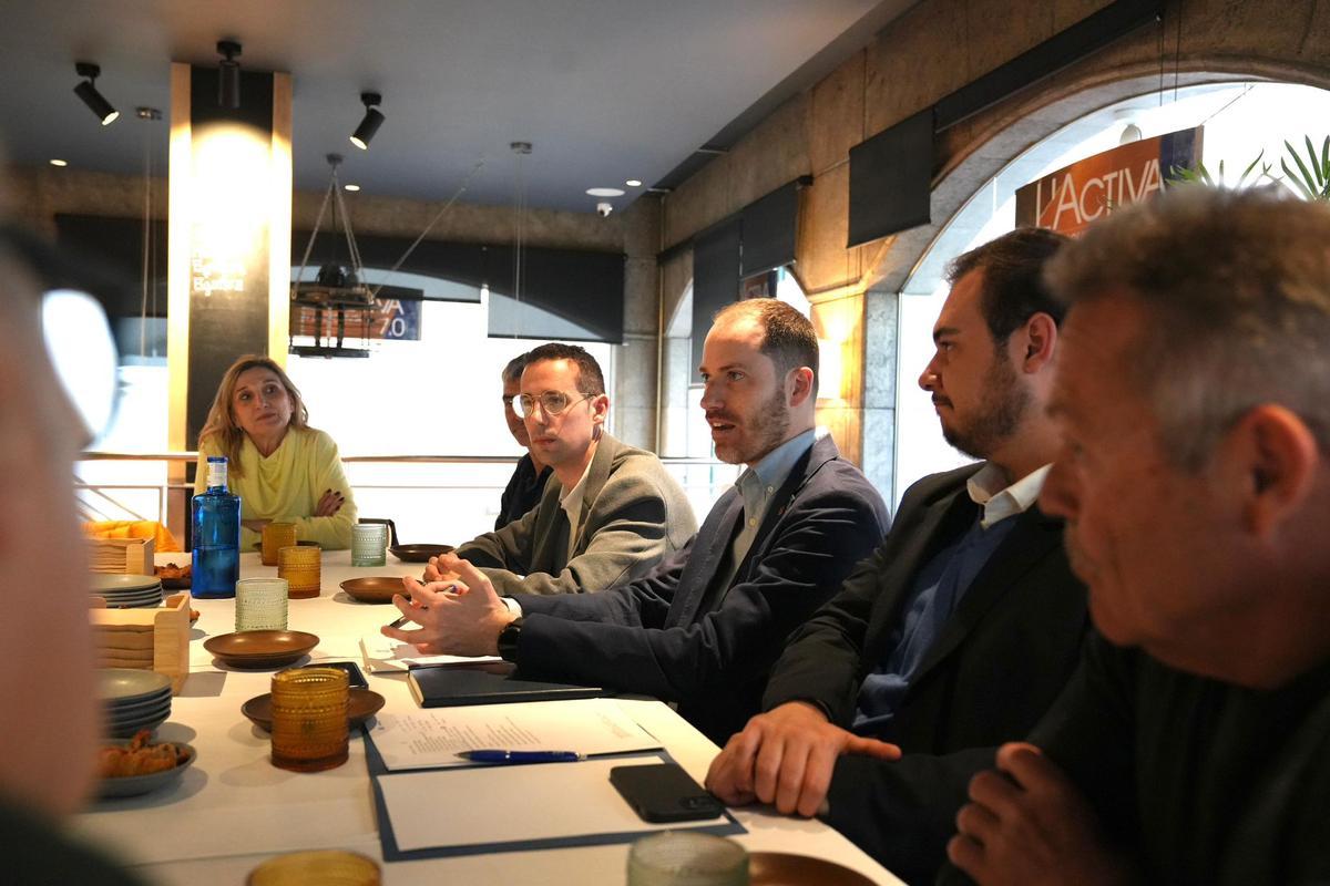 Juan Fernández, Daniel Ruiz i Pere Robert, en la trobada del PP amb empresaris i professionals de Blanes.