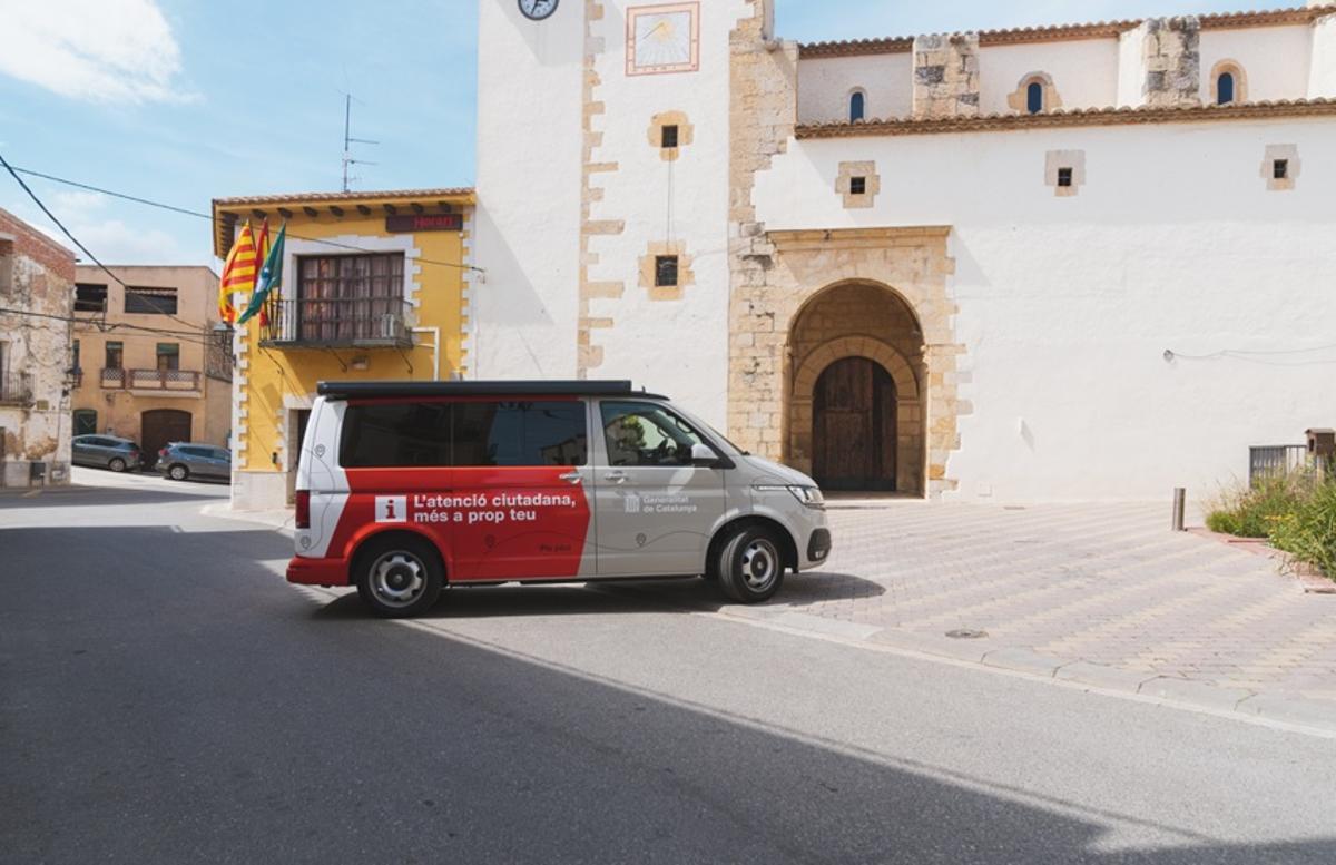 Imagen de una oficina de atención ciudadana móvil de la Generalitat.