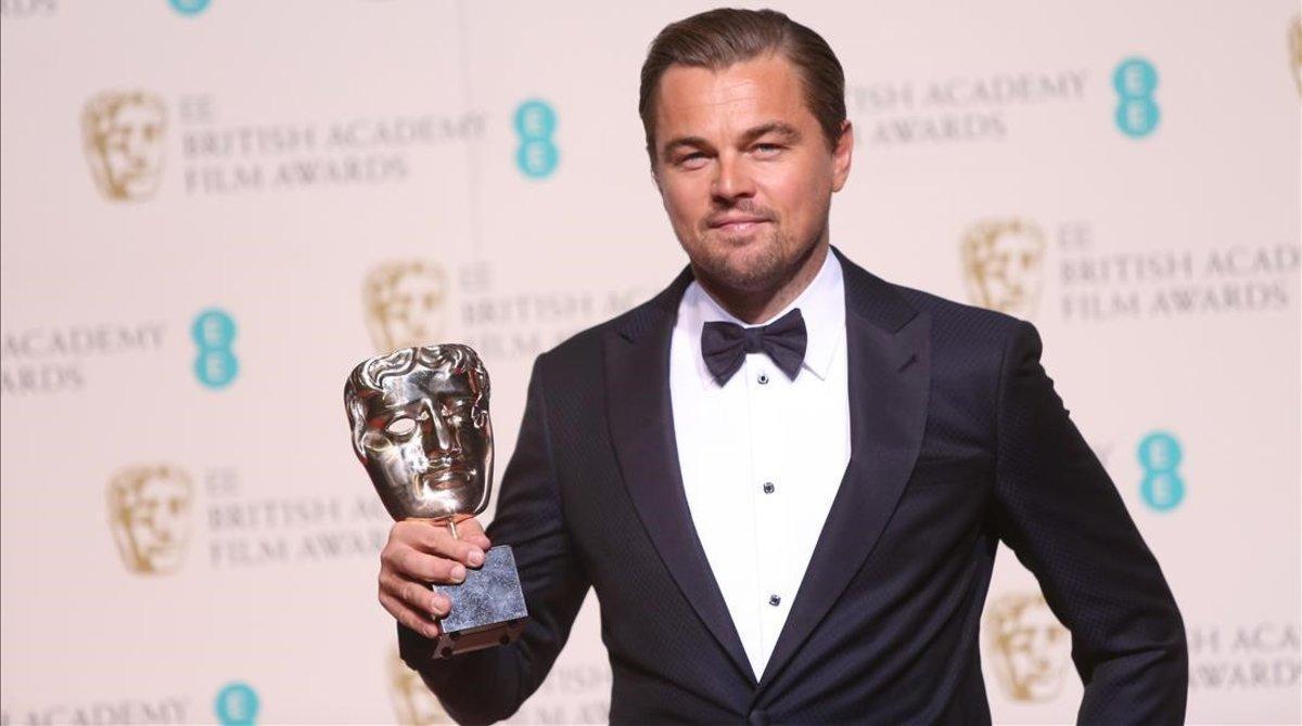 zentauroepp32792587 actor leonardo di caprio with his best actor award for his r200615225955