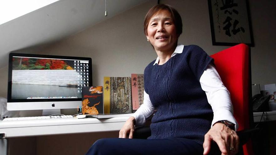 Yayoi Kawamura, nel so despachu de la Universidad d'Uviéu.