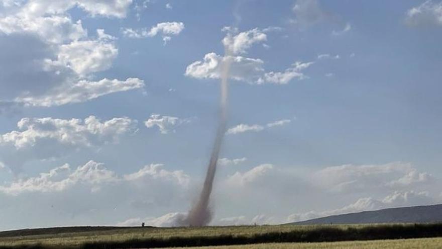 Tornado que apareció junto a la A-23 en Teruel