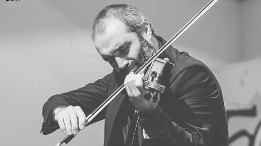 Rubén Gallardo, durante un concierto de violín