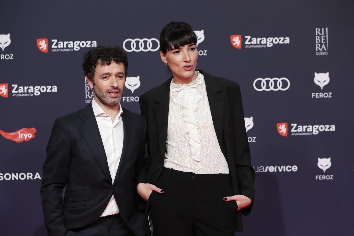 ZARAGOZA, 28/01/2023.- El director Rodrigo Sorogoyen e Isabel Peña a su llegada a la ceremonia de entrega de la décima edición de los Premios Feroz que otorga la Asociación de Informadores Cinematográficos de España (AICE), este sábado en Zaragoza. EFE/JAVIER BELVER