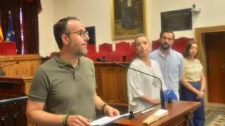 El PSOE de Elche acusa al alcalde de sacar rédito político del "ataque homófobo" por no denunciar en Comisaría