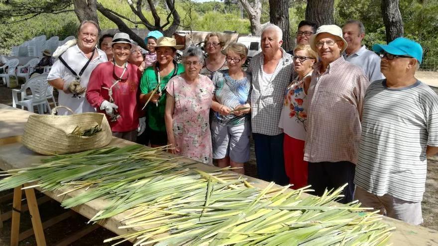 Miembros de la Obrería de Sant Antoni durante el transcurso de la jornada.