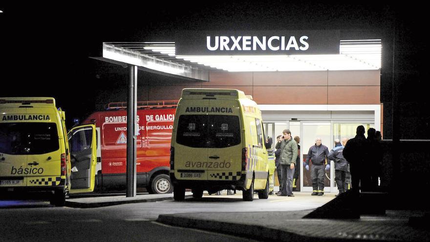 Bomberos de Vilagarcía trasladan a Urgencias a un hombre de dos metros y 300 kilos de peso