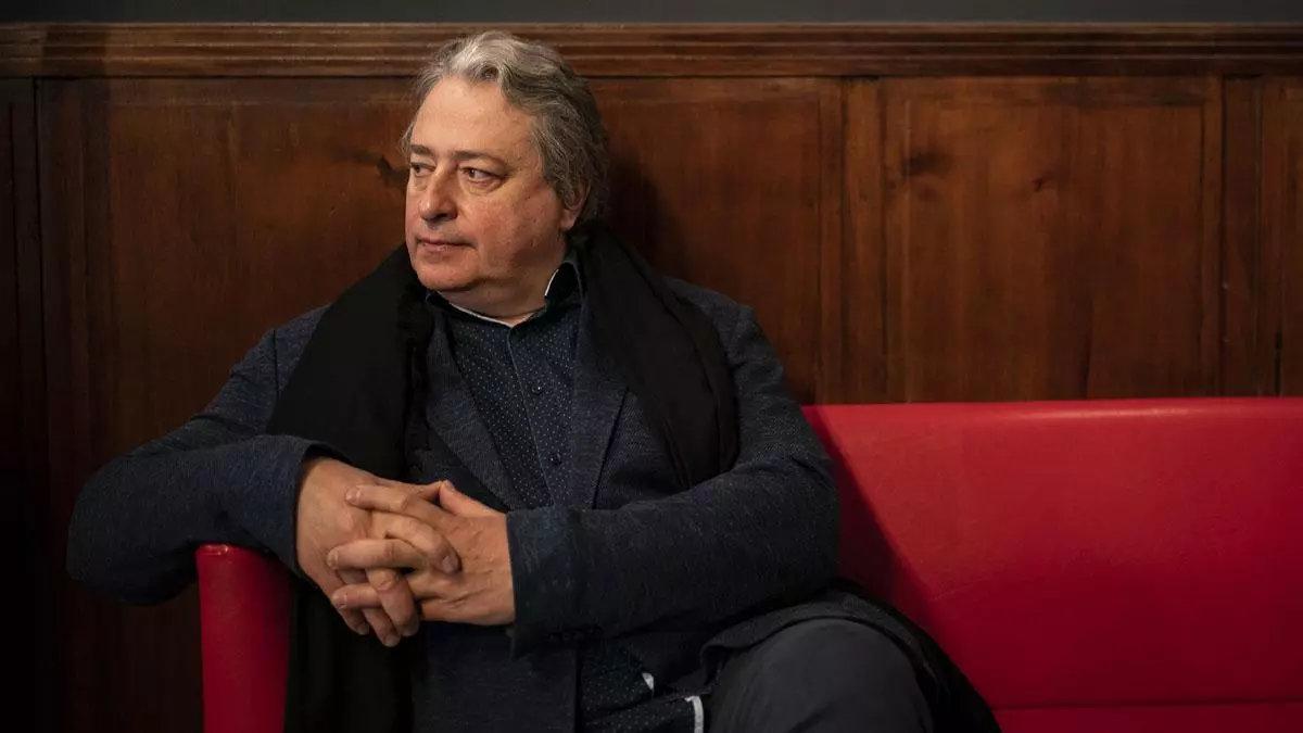 El escritor ruso Maxim Ósipov, en el Bar Velodrom de Barcelona.