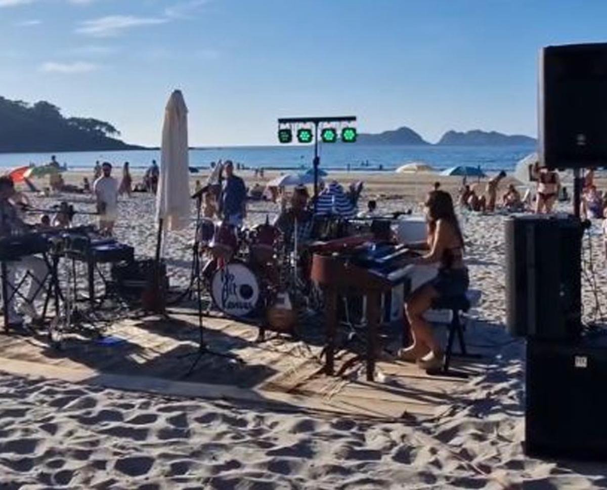Un concierto a pleno sol en la playa de Patos.