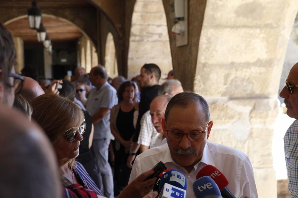 Cientos de personas despiden a Gustavo Bueno en su ciudad natal, Santo Domingo de la Calzada, en La Rioja