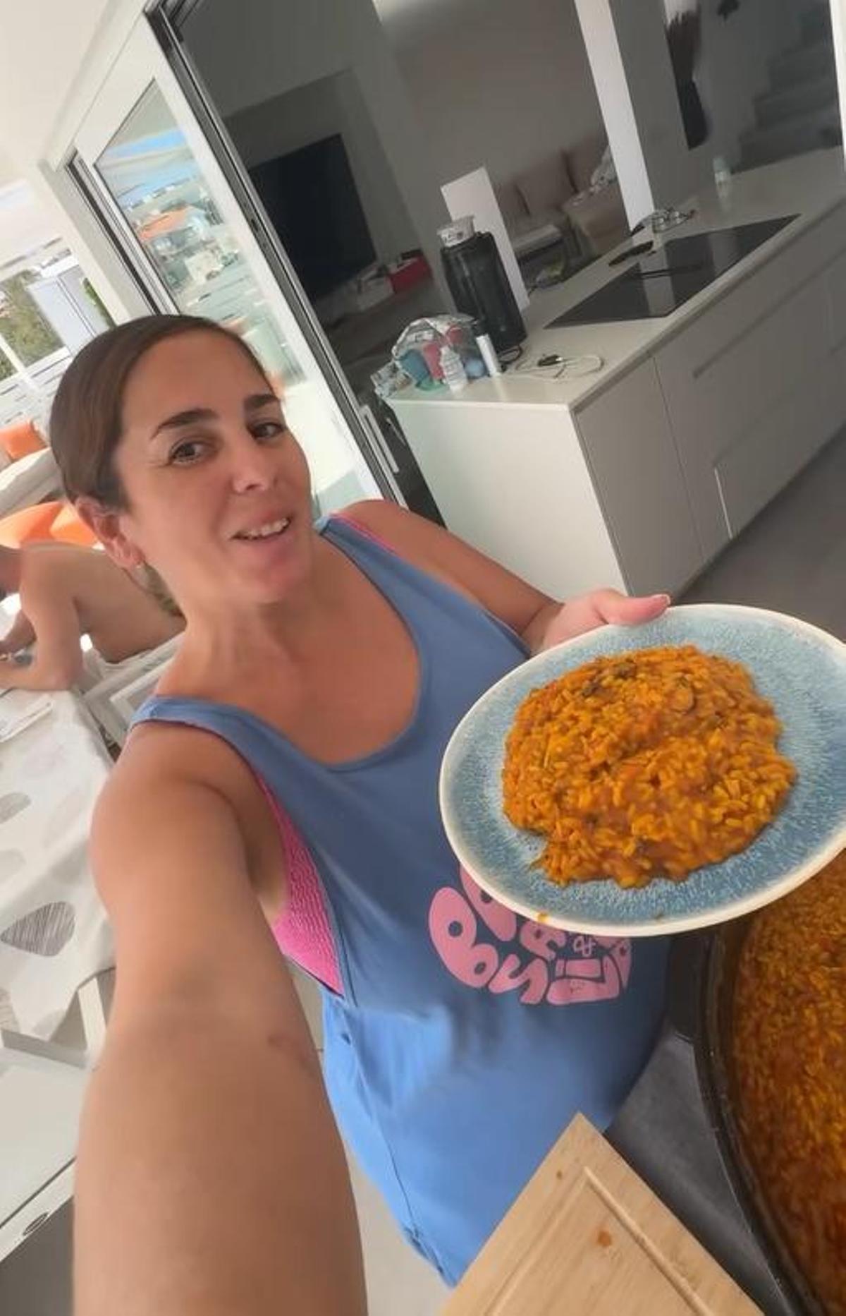 Arroz de marisco exprés: la receta más aplaudida de Anabel Pantoja en redes sociales