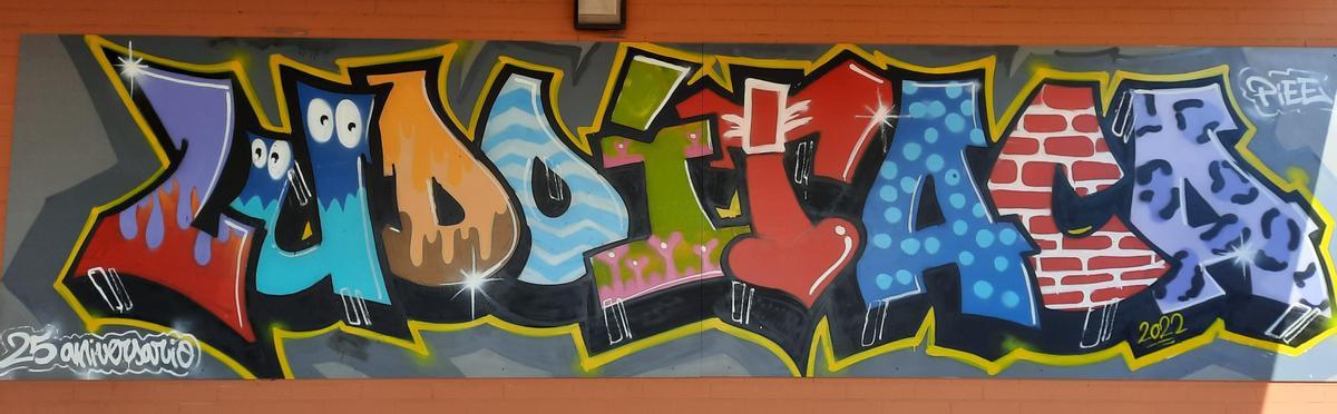 Grafiti en la nueva ludoteca del centro realizado por el alumnado del aula de capacidades.