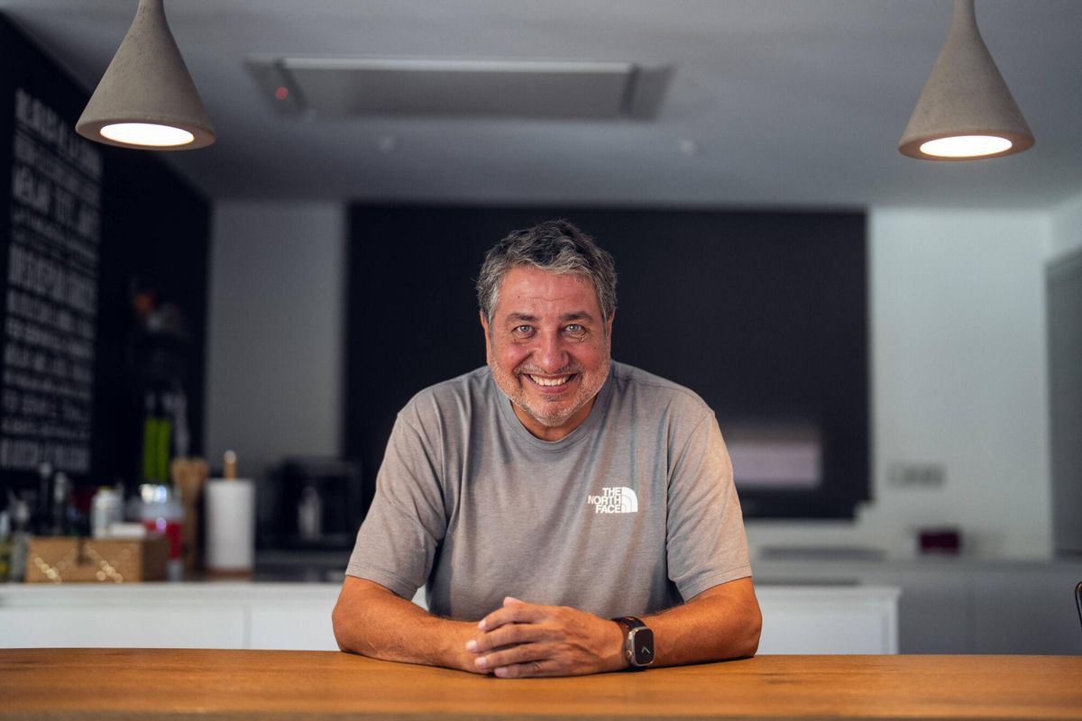 Entrevista a Esteve Rubio, padre de Ricky Rubio, sobre el debut de jugadores jóvenes en ligas profesionales.