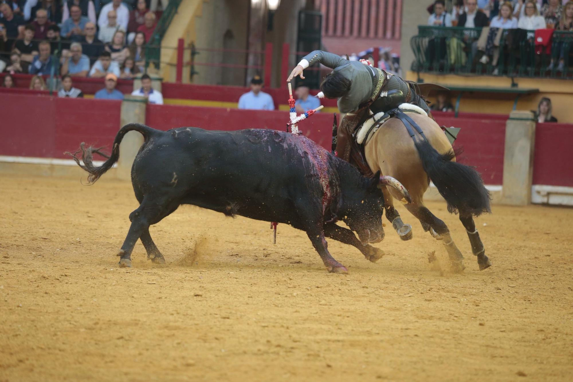 Corrida de rejones para finalizar la Feria taurina del Pilar
