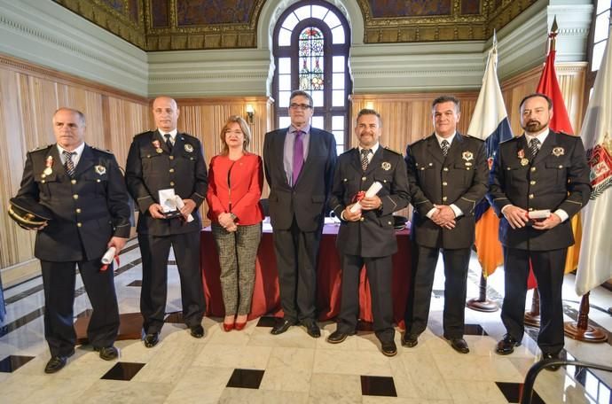 08/03/2018 LAS PALMAS DE GRAN CANARIA. Entrega de distinciones a bomberos de Las Palmas de Gran Canaria. FOTO: J. PÉREZ CURBELO