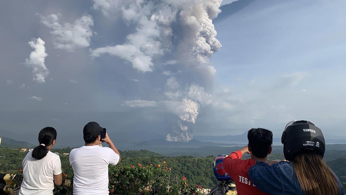 Miles de personas, evacuadas en Filipinas por la actividad de un volcán cerca de Manila