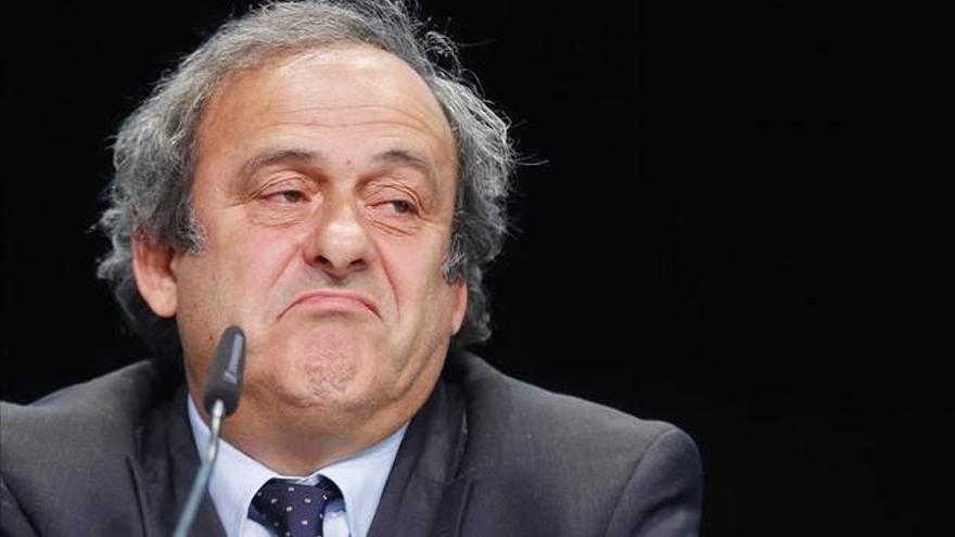 Platini: &quot;Le he pedido a Blatter que se vaya, ya basta&quot;