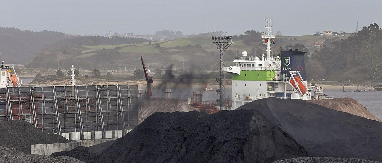 Panorámica de los terrenos del Puerto en una imagen tomada de la sede de la Autoridad Portuaria.