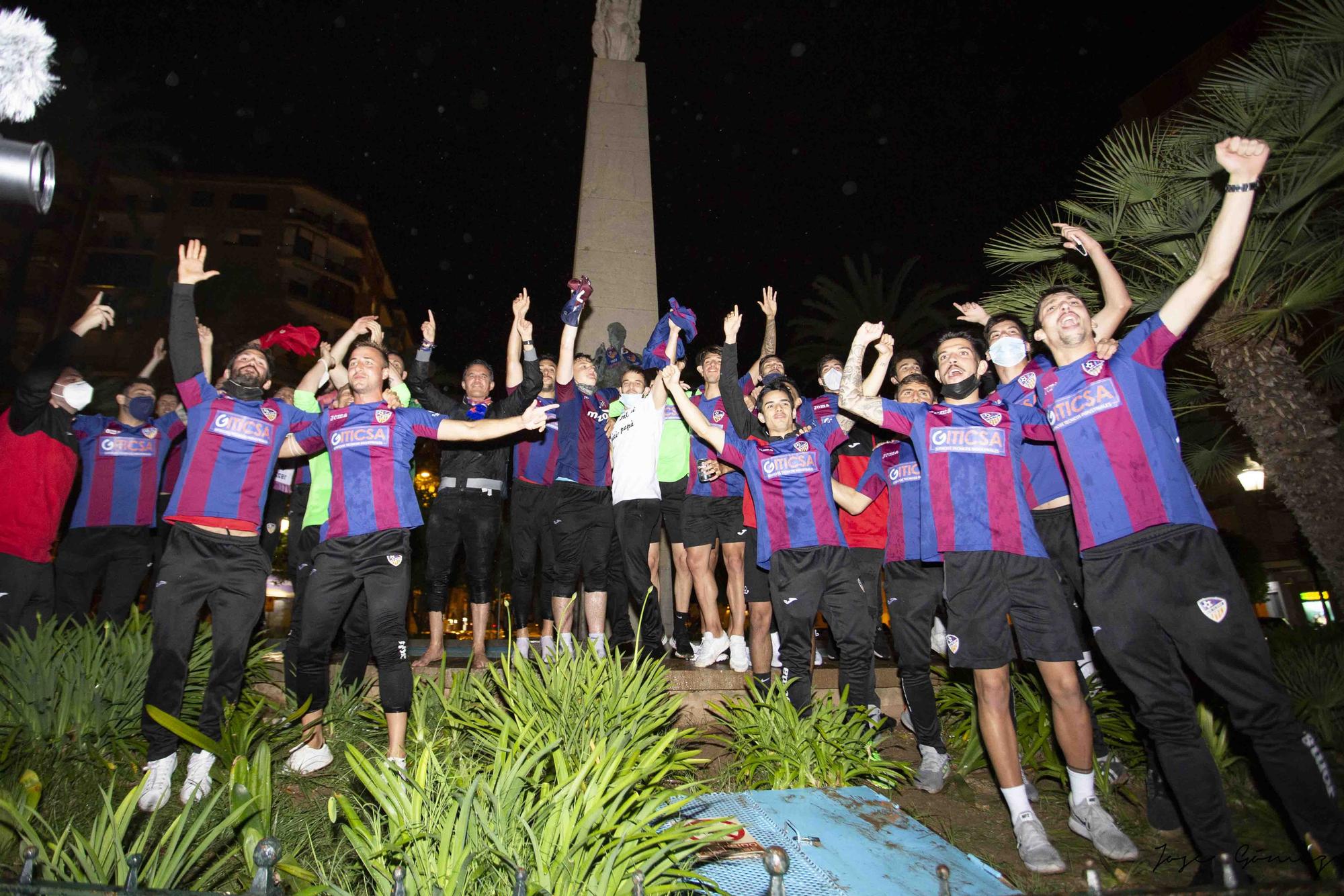 La UD Alzira celebra el ascenso a Segunda RFEF