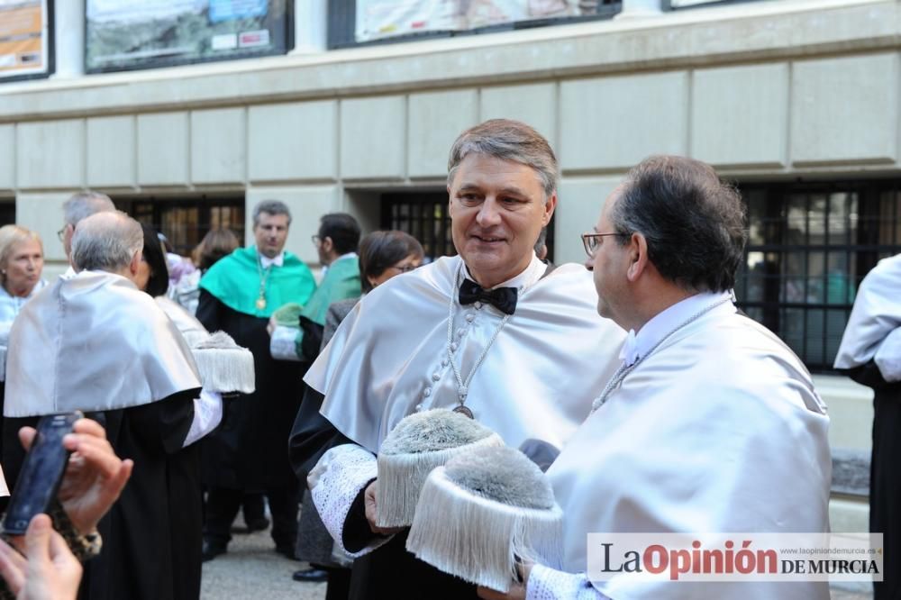 Rosamaría Alberdi, primera enfermera doctora honoris causa de España por la UMU