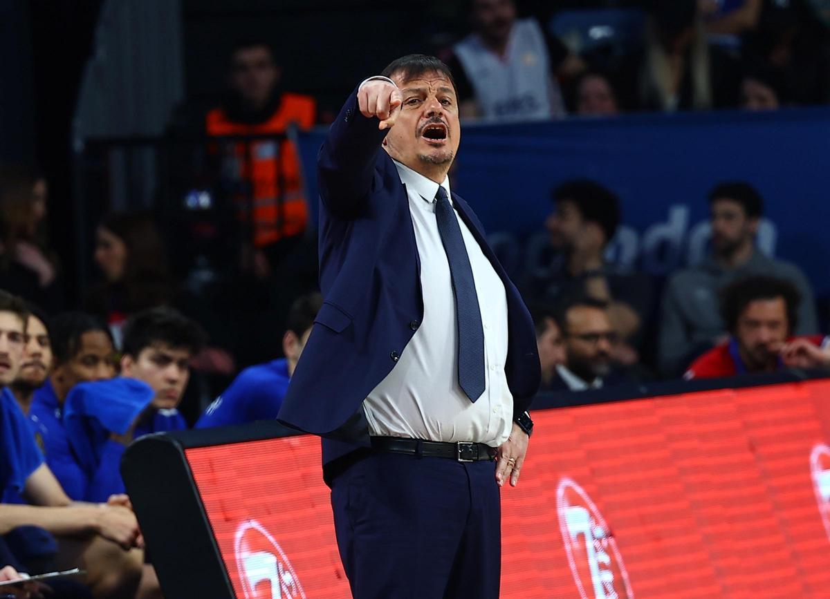 El técnico turco no acaba de encontrar la tecla en el Panathiakos y va contratando jugadores