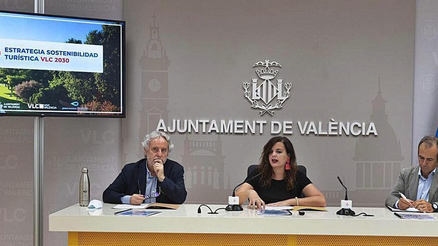 Emiliano García, Sandra Gómez y Dionisio García.