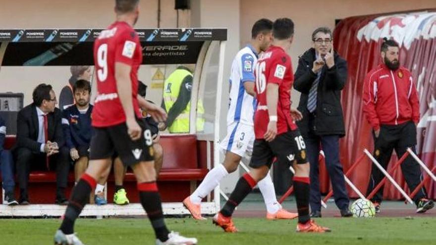 Vázquez da instrucciones durante el partido de ayer ante el Leganés.