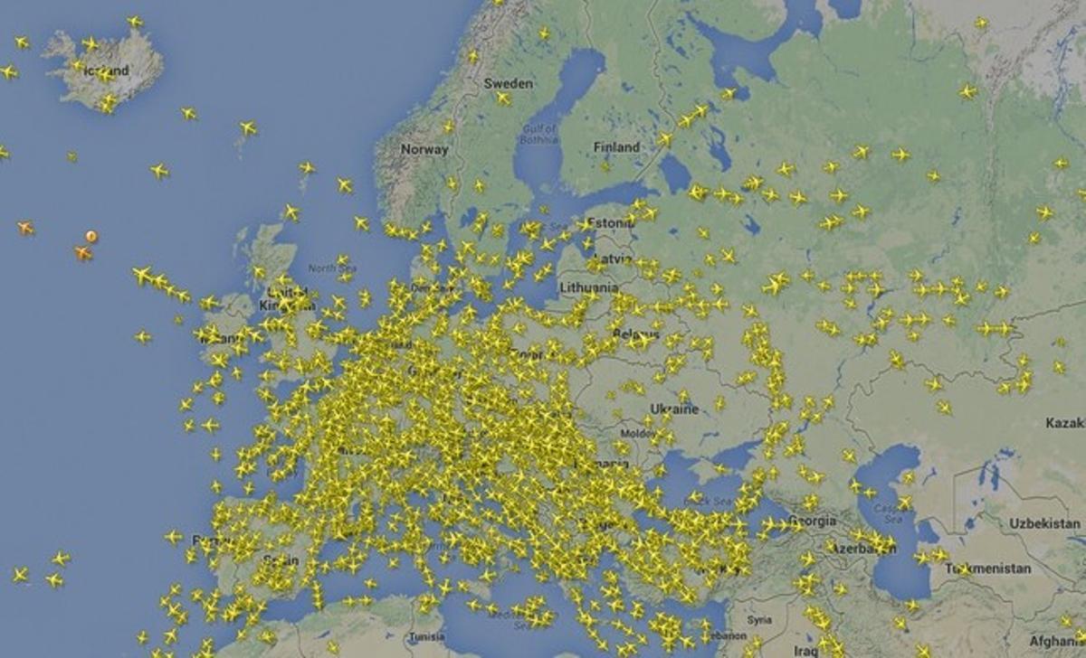 Trànsit aeri d’aquest divendres a la tarda, en què es pot veure com els avions eviten sobrevolar l’est d’Ucraïna. Trànsit aeri d’aquest divendres a la tarda, en què es pot veure com els avions eviten sobrevolar l’est d’Ucraïna.
