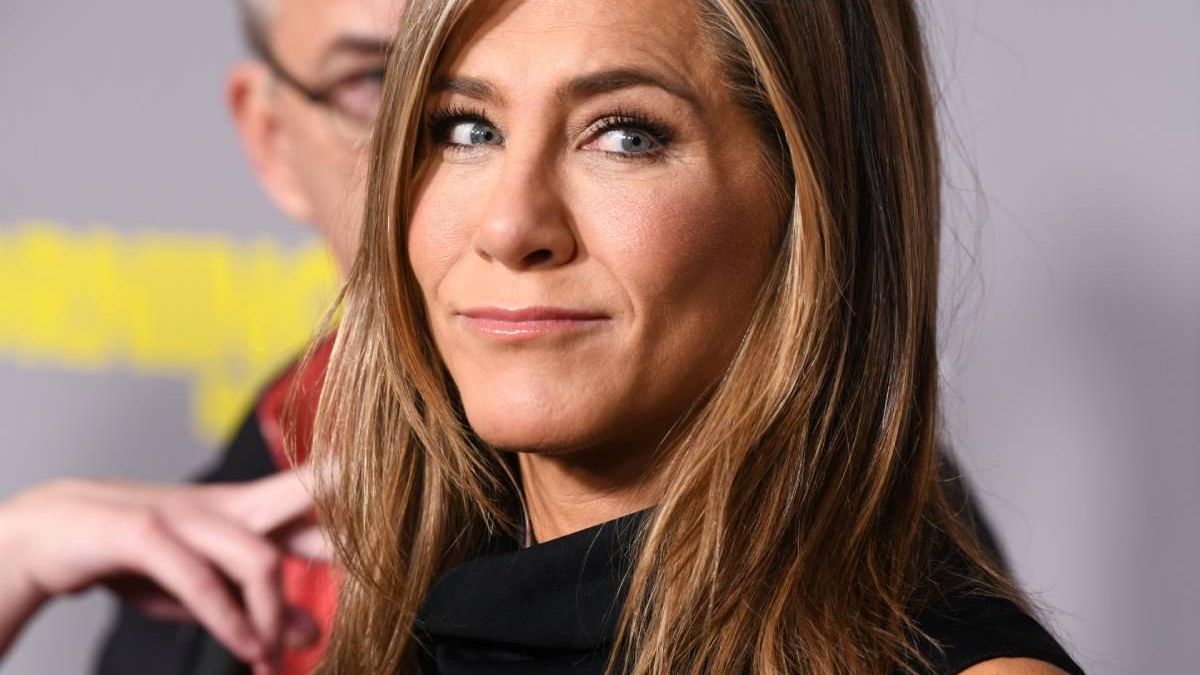 Jennifer Aniston tiene novio, se lo ha traído a Mallorca y es... Un famosísimo hipnotizador